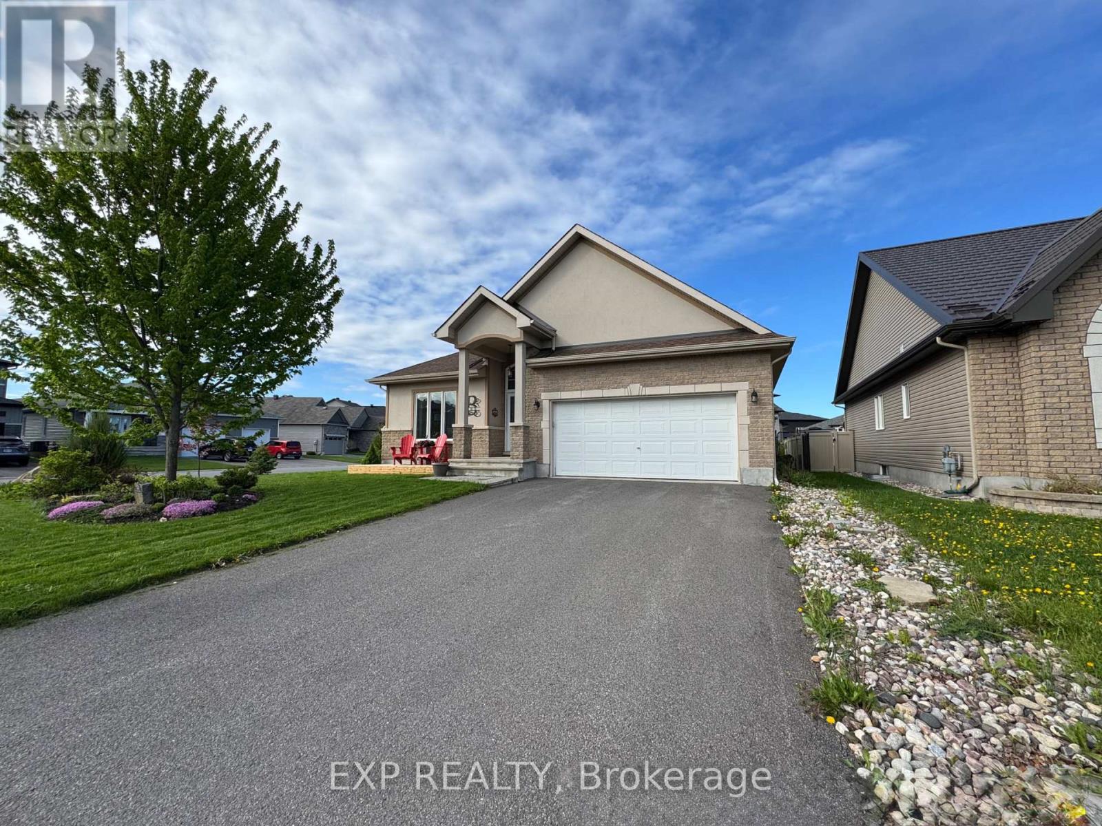Property at 369 ZIRCON STREET image 3