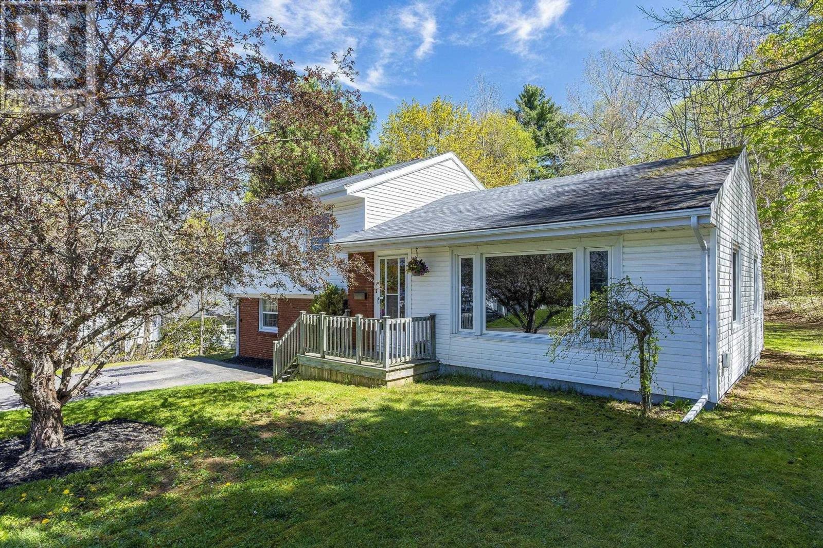 24 Grant Street, Kentville, Nova Scotia  B4N 2S4 - Photo 2 - 202511261