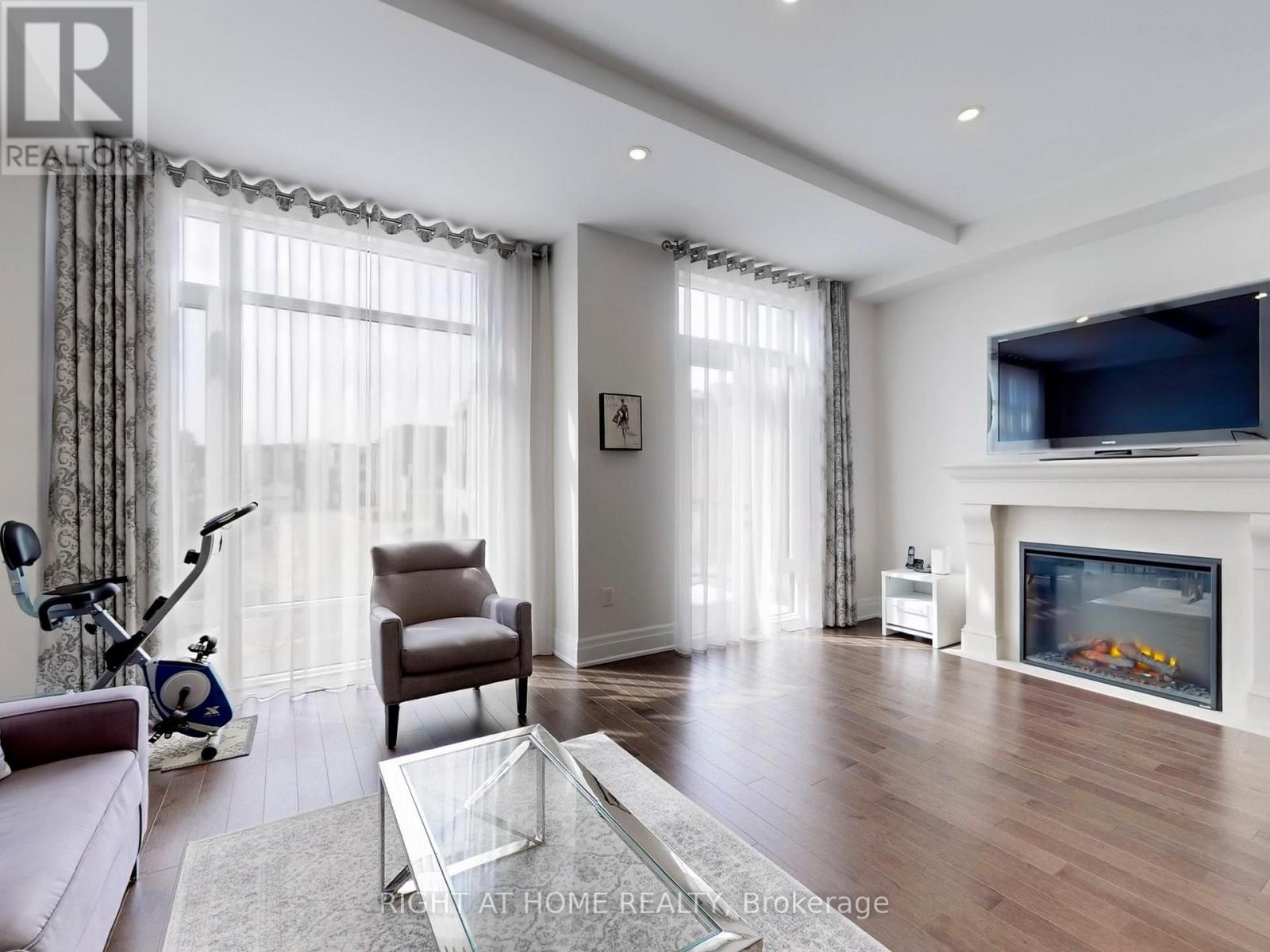 10 Carrville Woods Circle, Vaughan (Patterson), Ontario  L6A 4Z6 - Photo 10 - N12161430