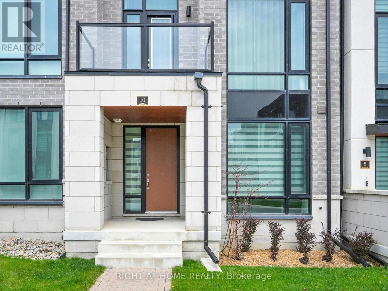 10 Carrville Woods Circle, Vaughan (Patterson), Ontario  L6A 4Z6 - Photo 3 - N12161430