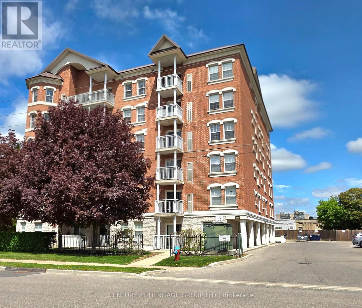 401 - 35 Hunt Avenue, Richmond Hill, Ontario  L4C 4H1 - Photo 1 - N12161533
