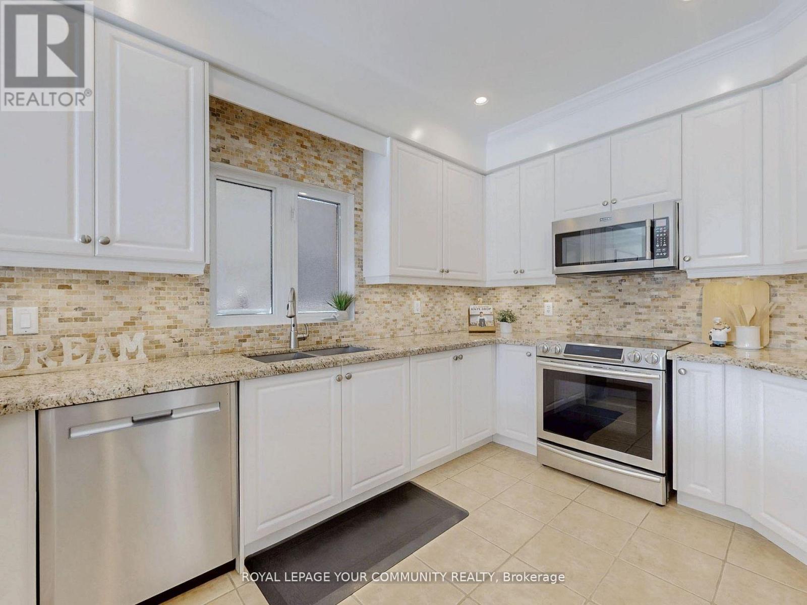 8 Whitestone Drive, Georgina (Keswick North), Ontario  L4P 0A1 - Photo 14 - N12161571