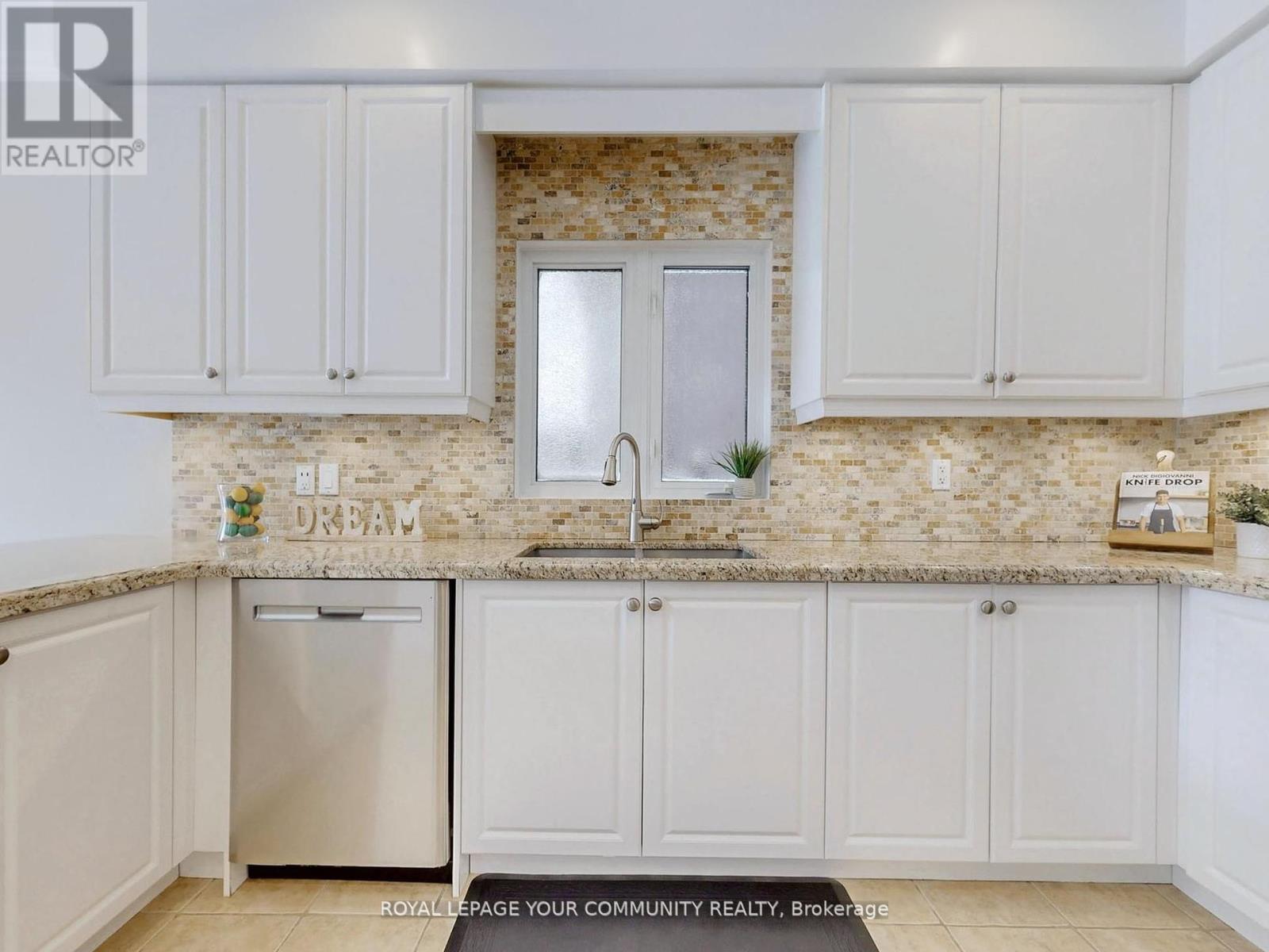 8 Whitestone Drive, Georgina (Keswick North), Ontario  L4P 0A1 - Photo 16 - N12161571