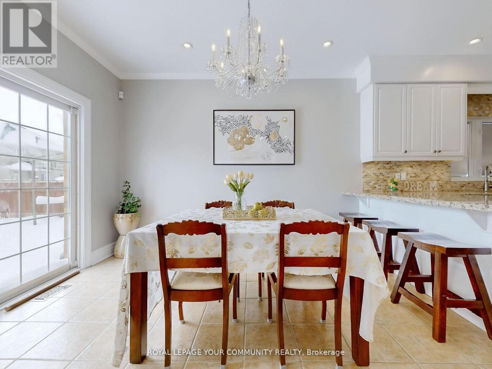 8 Whitestone Drive, Georgina (Keswick North), Ontario  L4P 0A1 - Photo 18 - N12161571