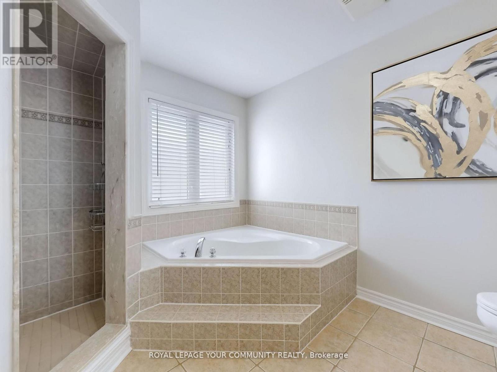 8 Whitestone Drive, Georgina (Keswick North), Ontario  L4P 0A1 - Photo 29 - N12161571