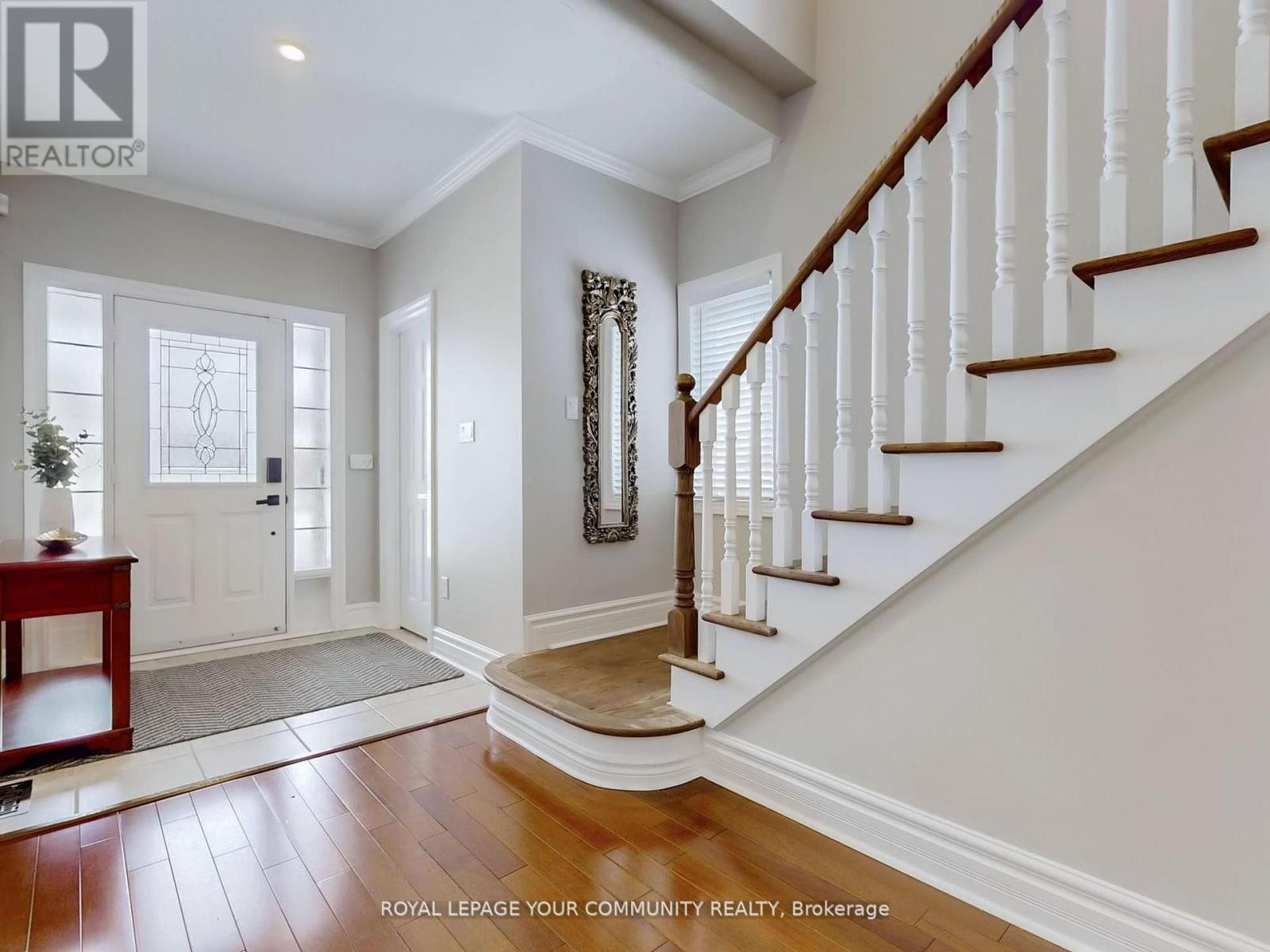8 Whitestone Drive, Georgina (Keswick North), Ontario  L4P 0A1 - Photo 6 - N12161571