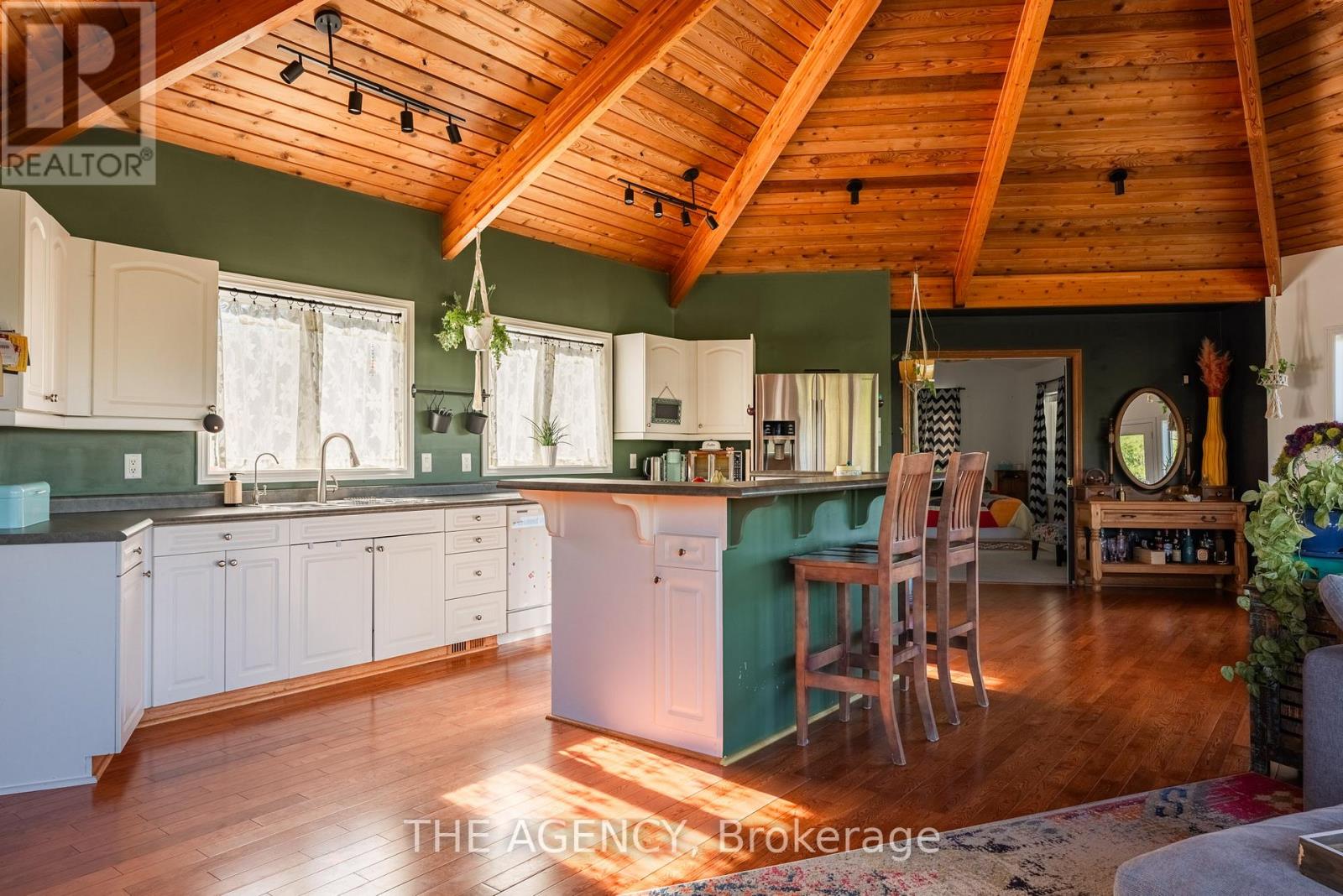 5800 17th Sideroad, King, Ontario  L0G 1T0 - Photo 6 - N12161622