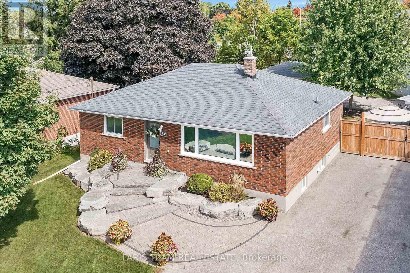 33 Fairview Avenue, Whitchurch-Stouffville (Stouffville), Ontario  L4A 1C8 - Photo 1 - N12161638