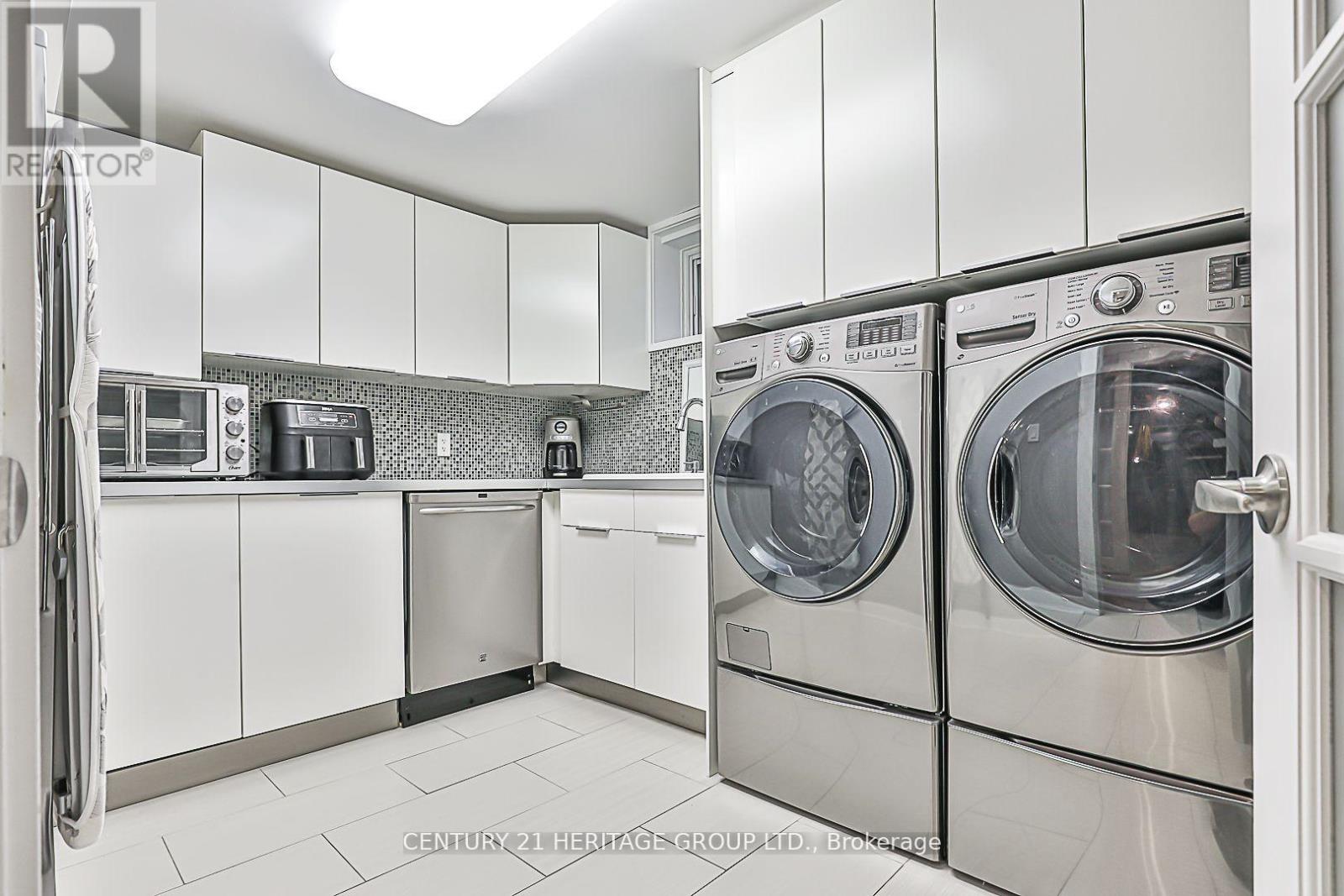 384 Sugar Maple Lane, Richmond Hill (Mill Pond), Ontario  L4C 4C4 - Photo 17 - N12161657