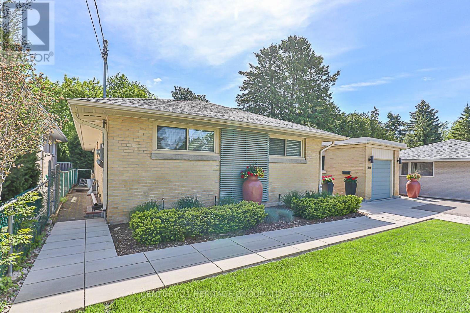 384 Sugar Maple Lane, Richmond Hill (Mill Pond), Ontario  L4C 4C4 - Photo 2 - N12161657