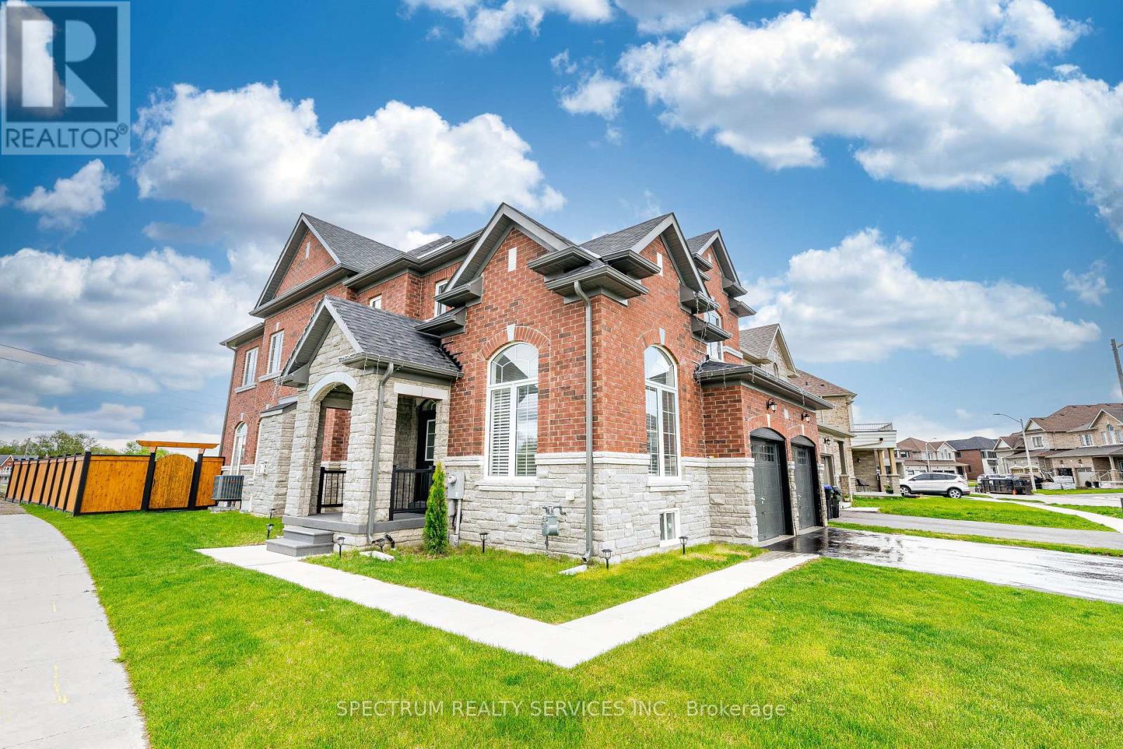 250 Ferragine Crescent, Bradford West Gwillimbury, Ontario  L3Z 4J8 - Photo 1 - N12161713