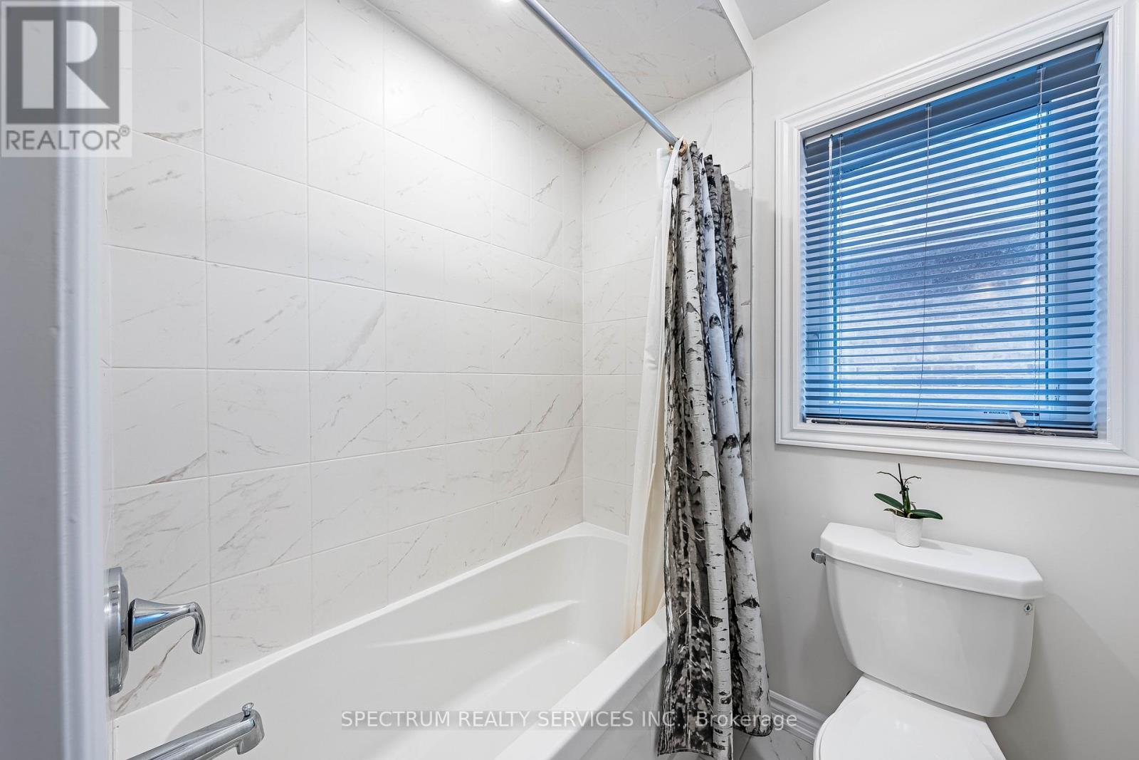 250 Ferragine Crescent, Bradford West Gwillimbury, Ontario  L3Z 4J8 - Photo 19 - N12161713