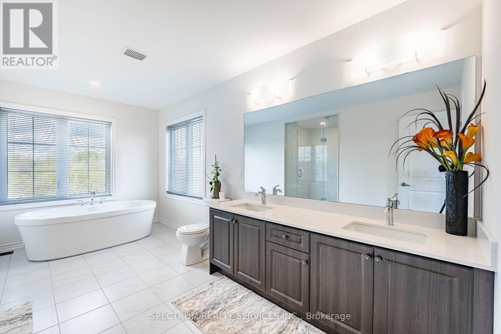 250 Ferragine Crescent, Bradford West Gwillimbury, Ontario  L3Z 4J8 - Photo 9 - N12161713