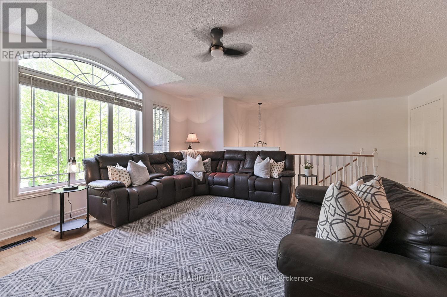 10 Lamont Court, Vaughan (Maple), Ontario  L6A 3B6 - Photo 11 - N12161811