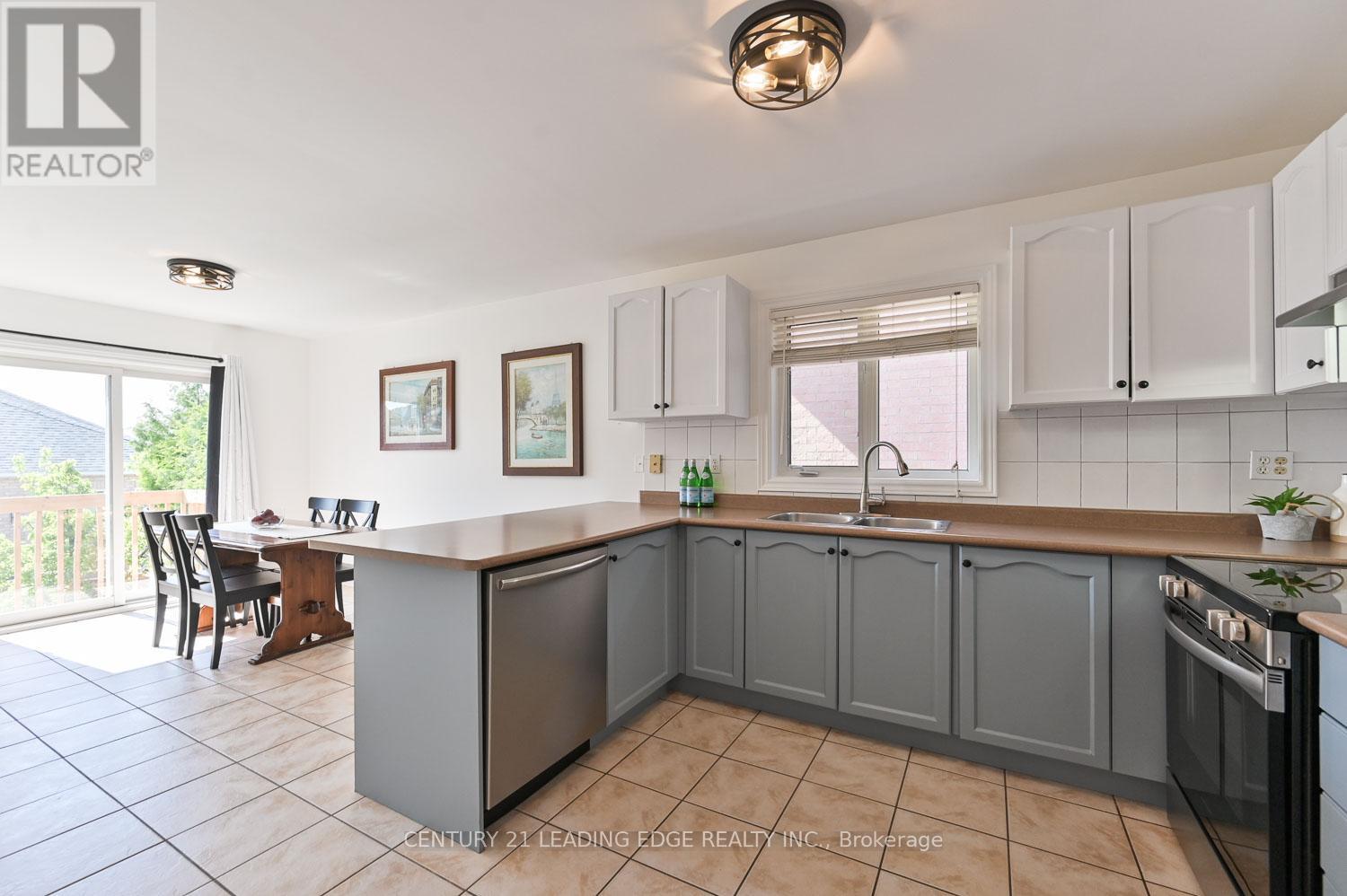 10 Lamont Court, Vaughan (Maple), Ontario  L6A 3B6 - Photo 15 - N12161811