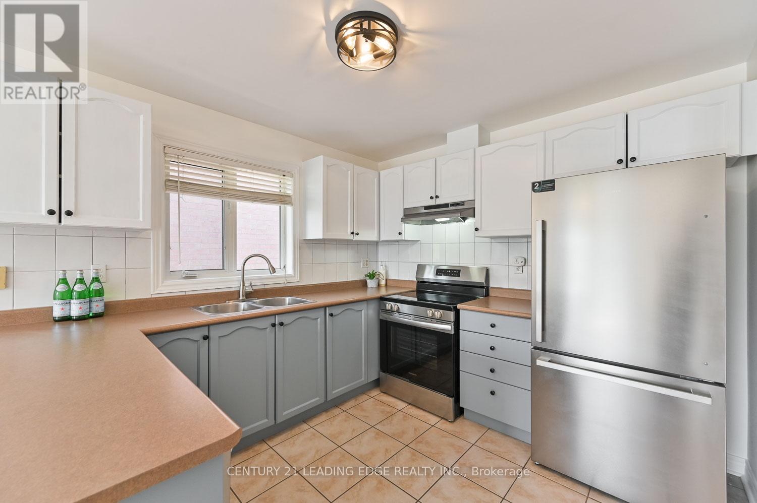 10 Lamont Court, Vaughan (Maple), Ontario  L6A 3B6 - Photo 17 - N12161811