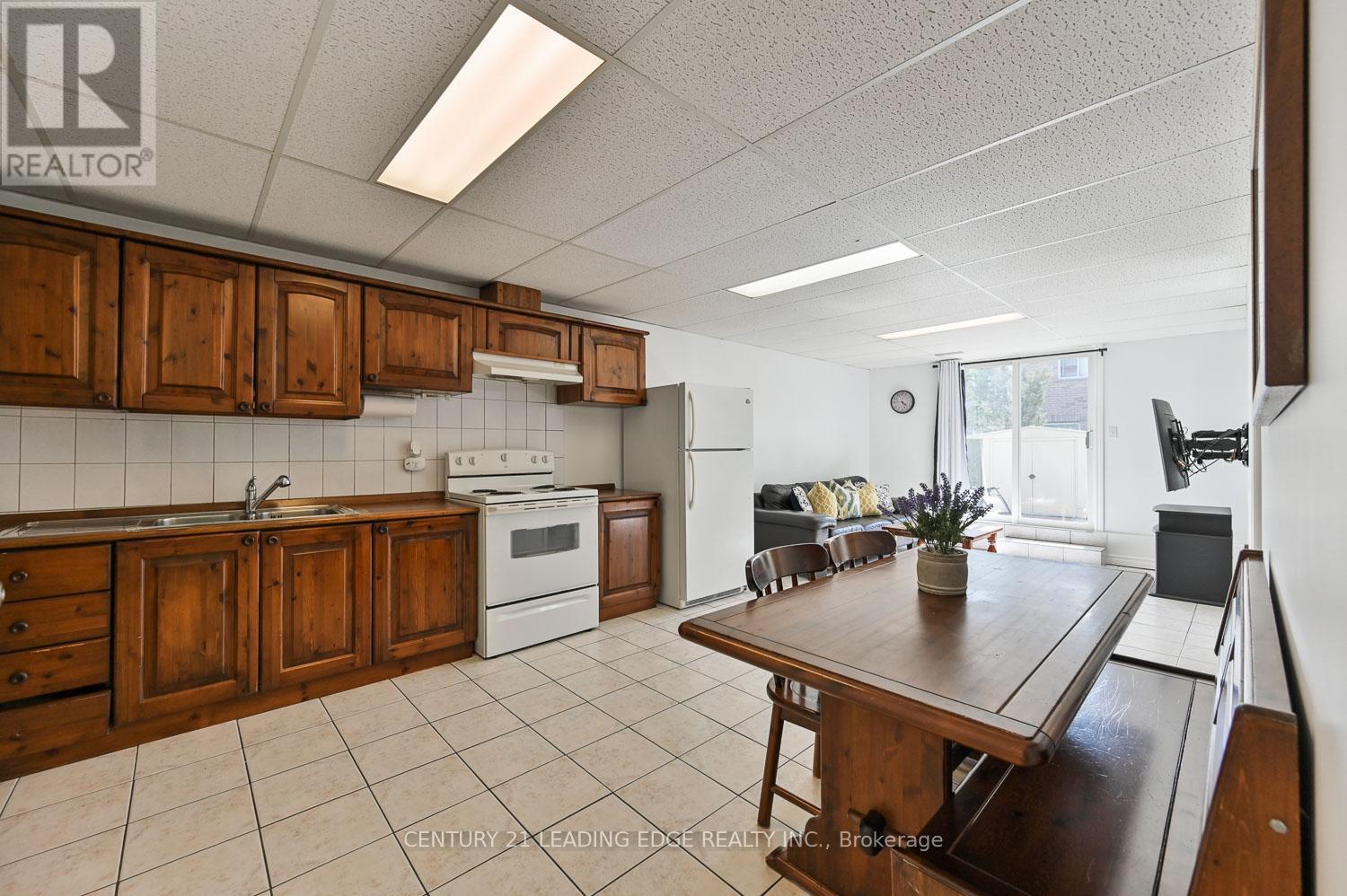 10 Lamont Court, Vaughan (Maple), Ontario  L6A 3B6 - Photo 34 - N12161811
