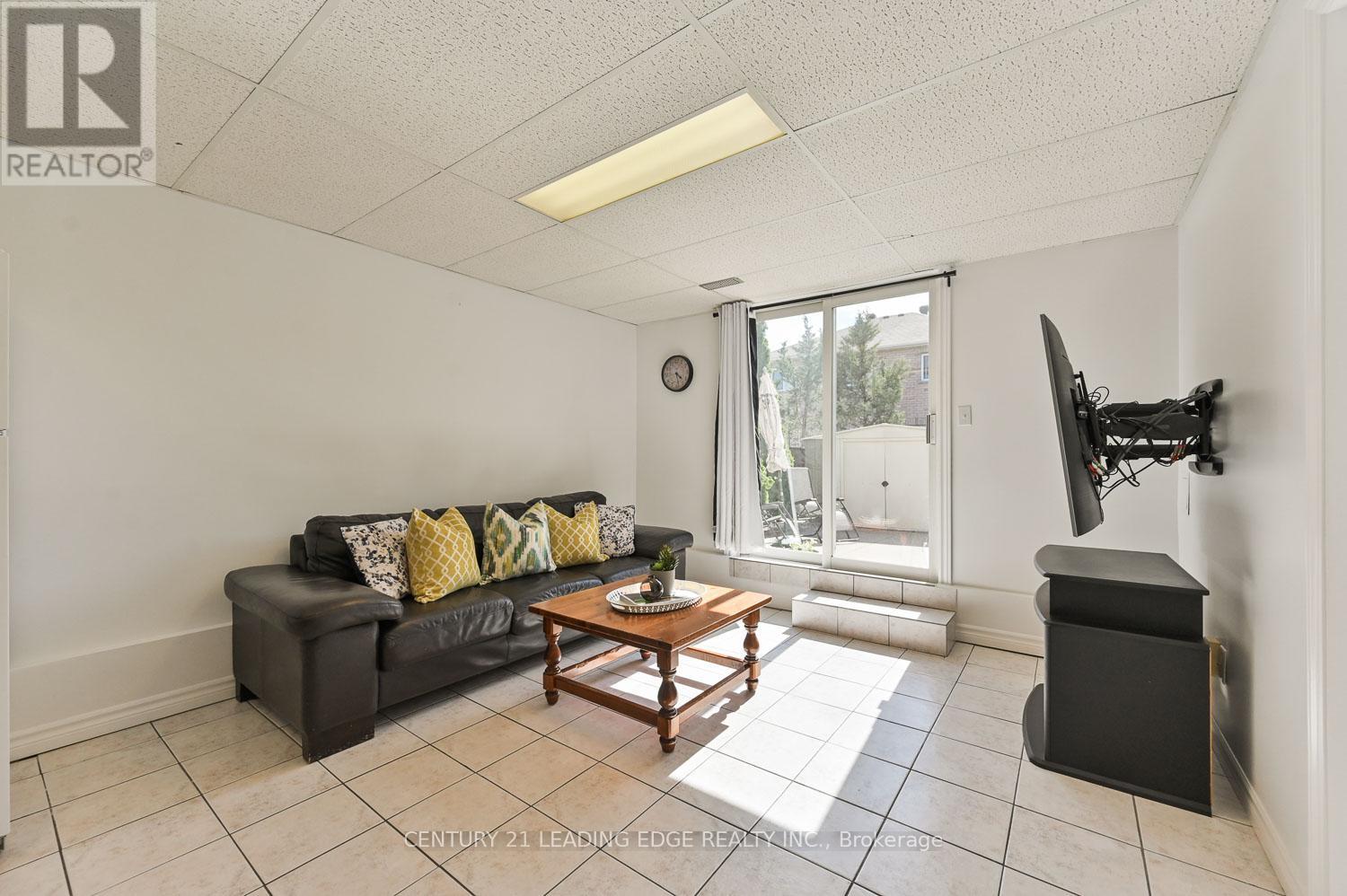 10 Lamont Court, Vaughan (Maple), Ontario  L6A 3B6 - Photo 35 - N12161811