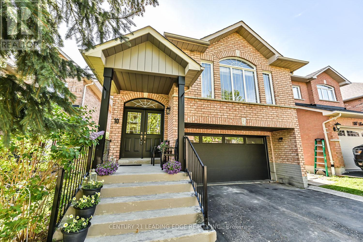 10 Lamont Court, Vaughan (Maple), Ontario  L6A 3B6 - Photo 4 - N12161811