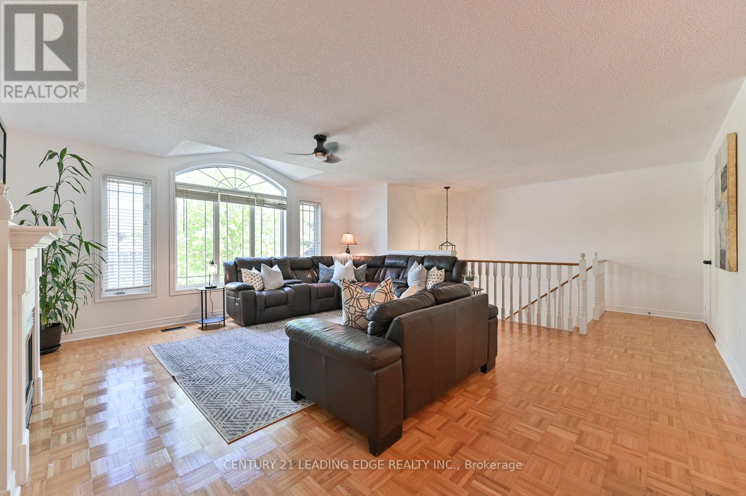 10 Lamont Court, Vaughan (Maple), Ontario  L6A 3B6 - Photo 7 - N12161811