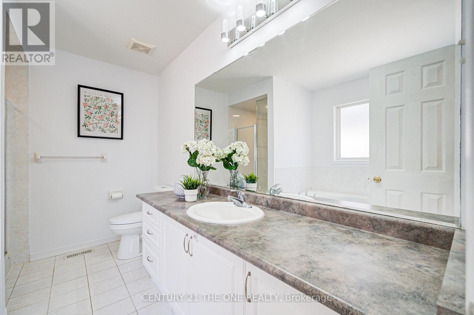 16 Martell Gate, Aurora, Ontario  L4G 0C4 - Photo 13 - N12161833