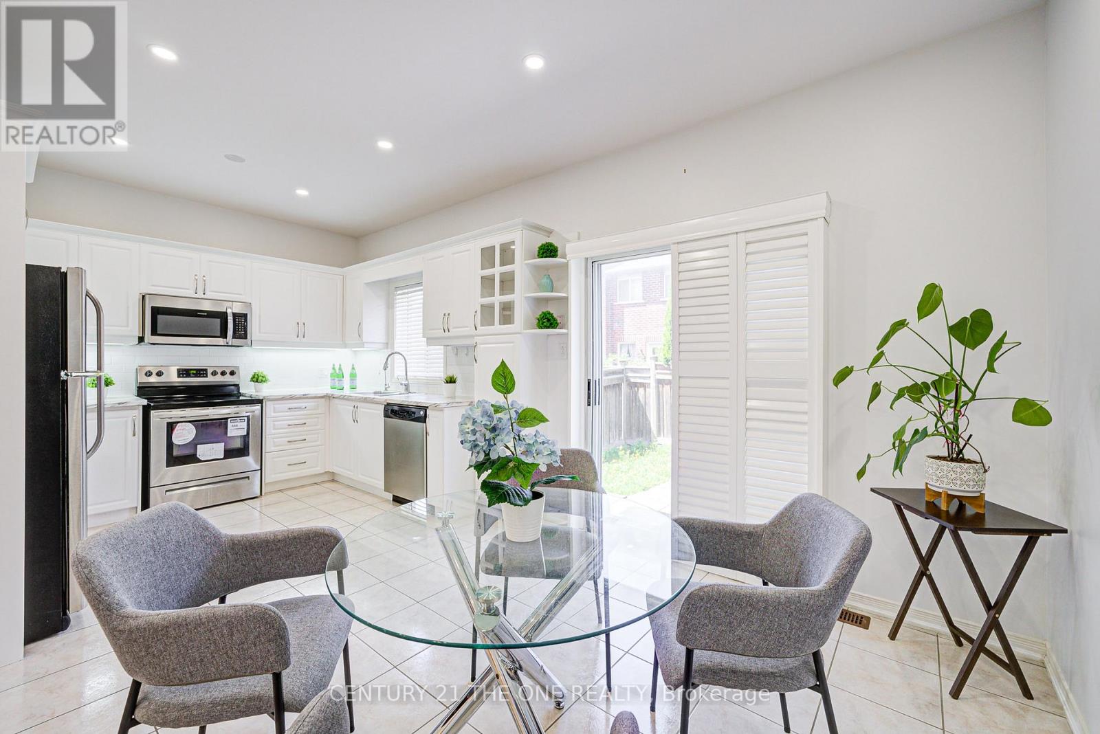 16 Martell Gate, Aurora, Ontario  L4G 0C4 - Photo 6 - N12161833