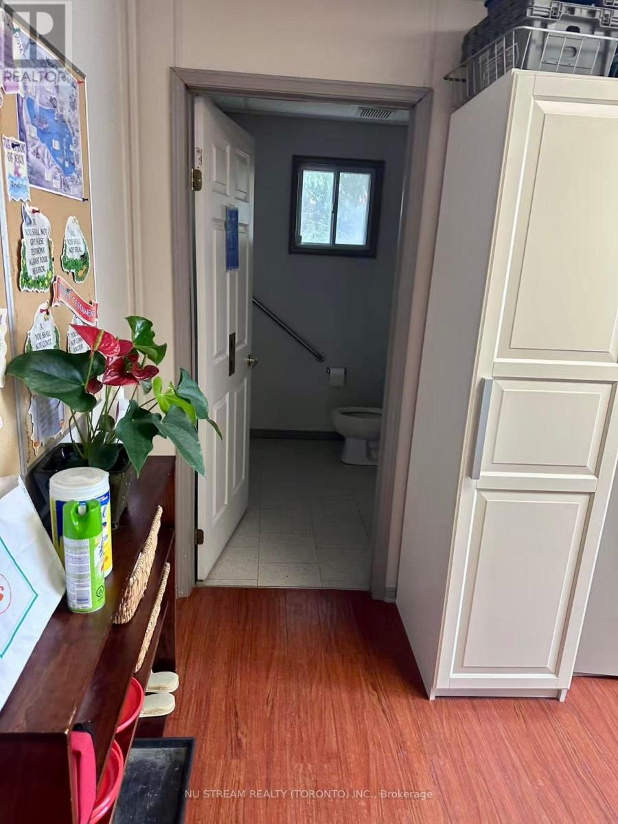 459 Crosby Avenue, Richmond Hill, Ontario  L4C 2R9 - Photo 5 - N12161911