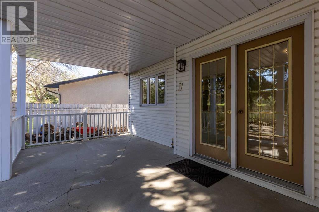 18 Queens Road W, Lethbridge, Alberta  T1K 3W2 - Photo 38 - A2216910