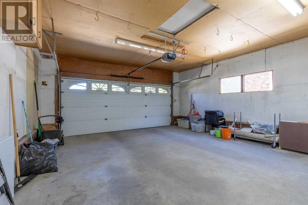 18 Queens Road W, Lethbridge, Alberta  T1K 3W2 - Photo 37 - A2216910