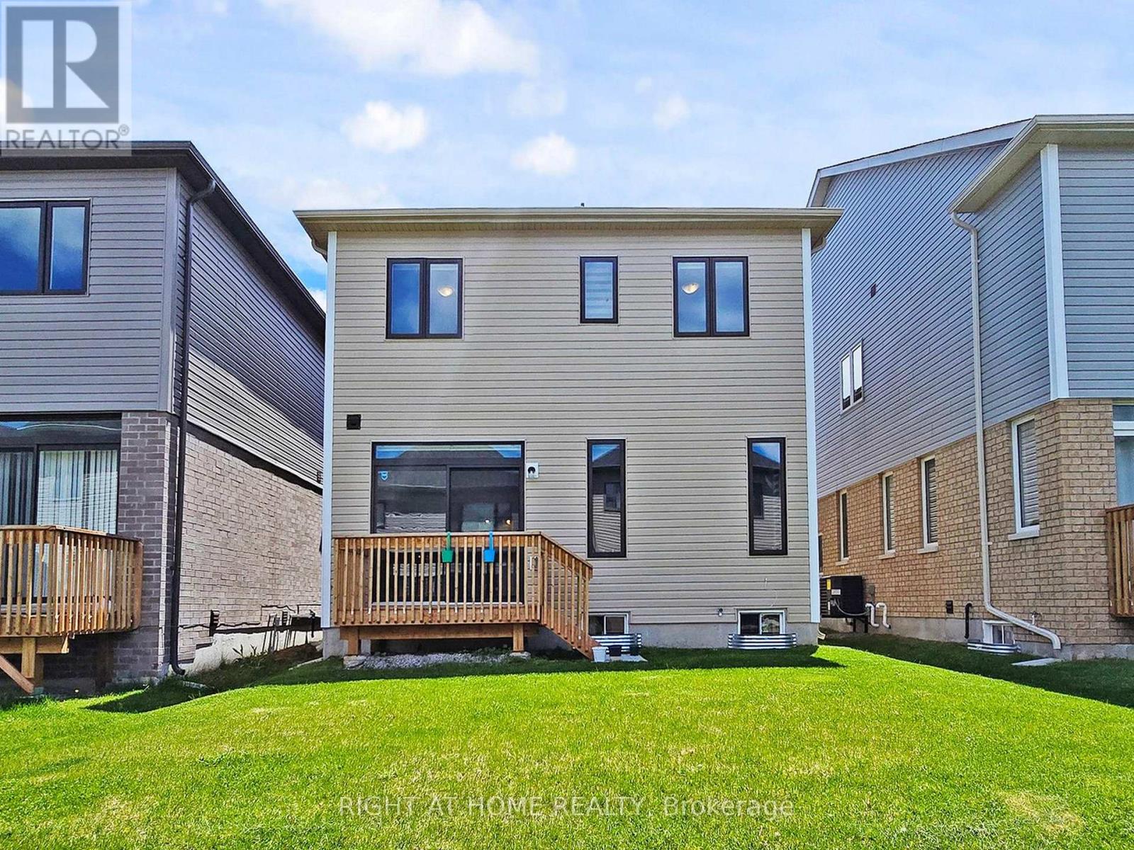 18 Bannister Road, Barrie, Ontario  L9J 0L4 - Photo 13 - S12161689