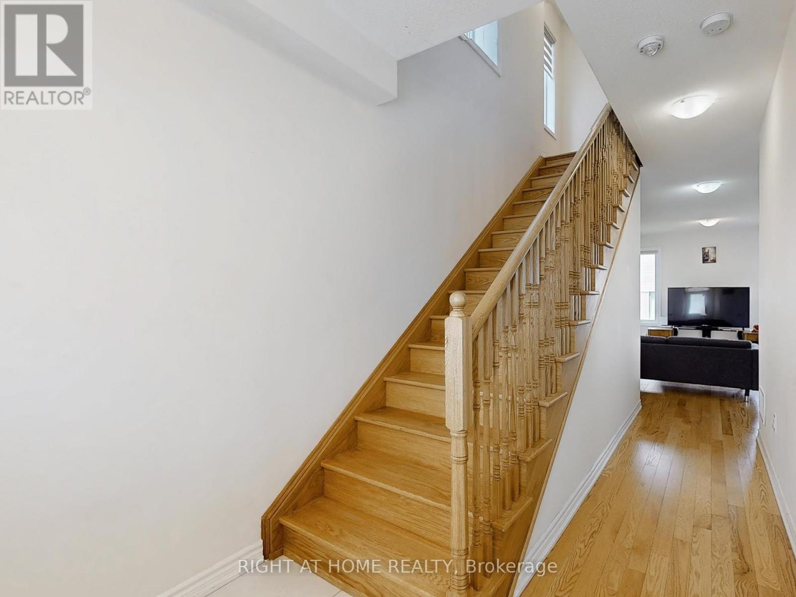 18 Bannister Road, Barrie, Ontario  L9J 0L4 - Photo 7 - S12161689