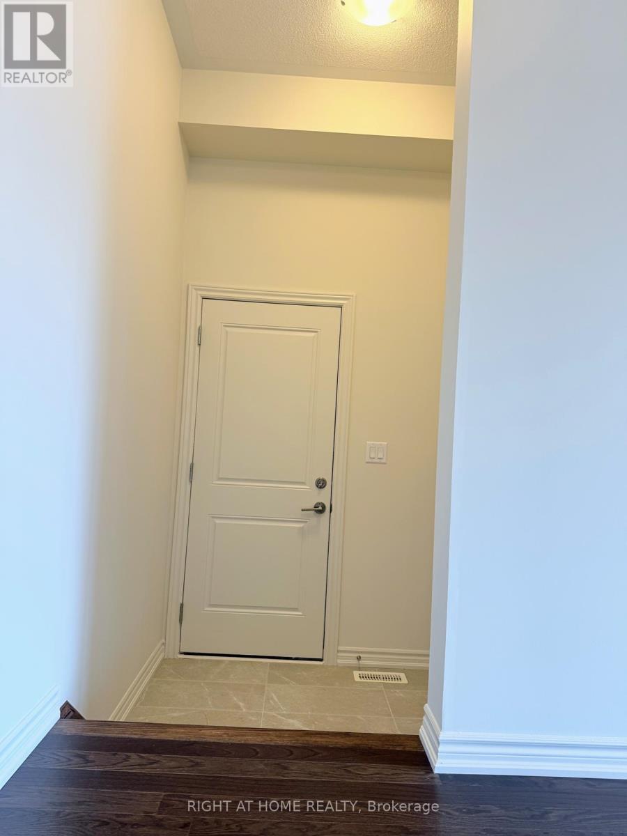 30 Shepherd Drive E, Barrie, Ontario  L9J 0P3 - Photo 5 - S12161766