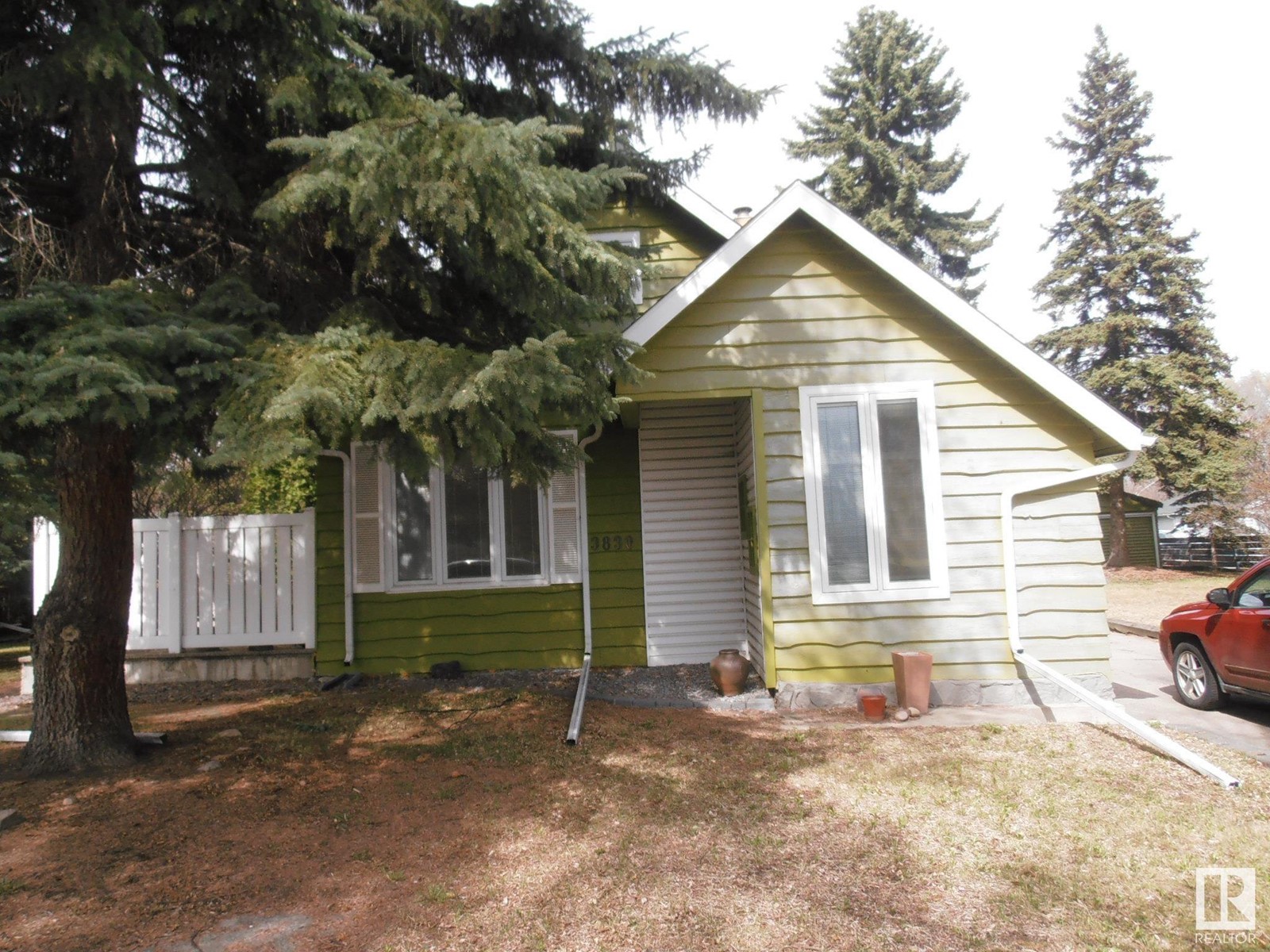 Property at 3830 112 AV NW image 1