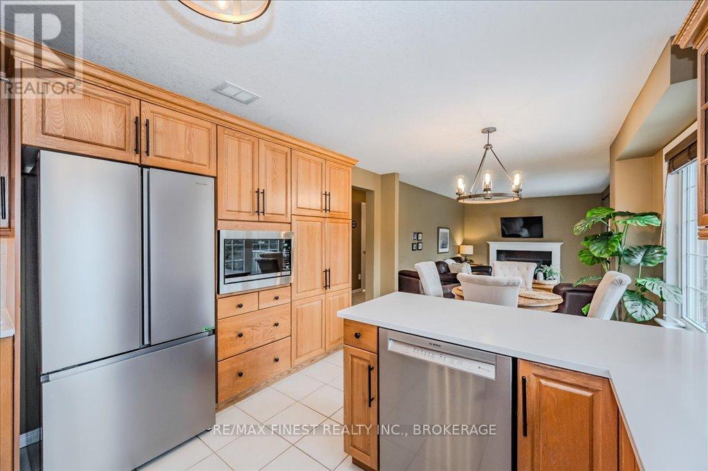212 Summerfield Drive, Guelph, Ontario  N1L 1L3 - Photo 20 - X12162229