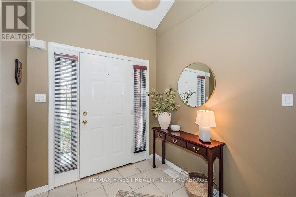 212 Summerfield Drive, Guelph, Ontario  N1L 1L3 - Photo 4 - X12162229