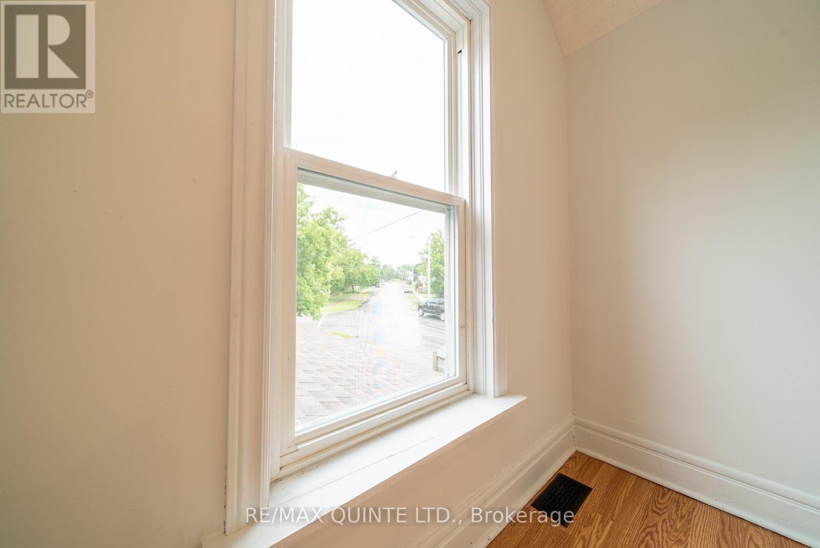 A - 82 Moira Street E, Belleville, Ontario  K8P 2S2 - Photo 9 - X12162320