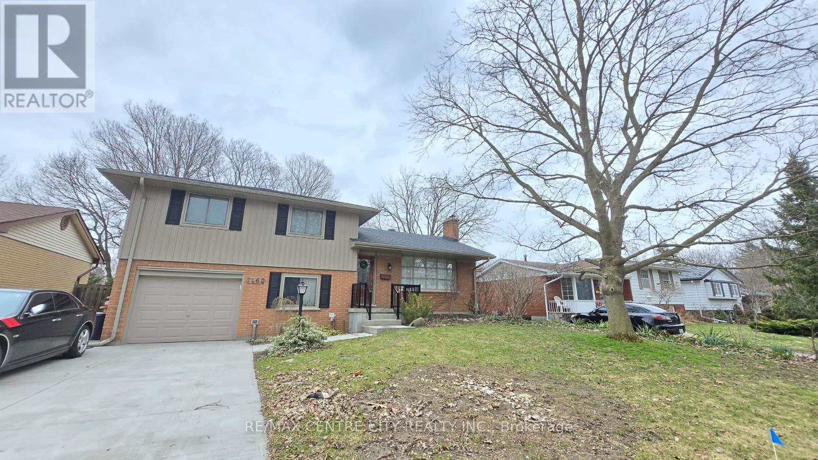Photo 2 of 43 for 1462 Glengarry Avenue