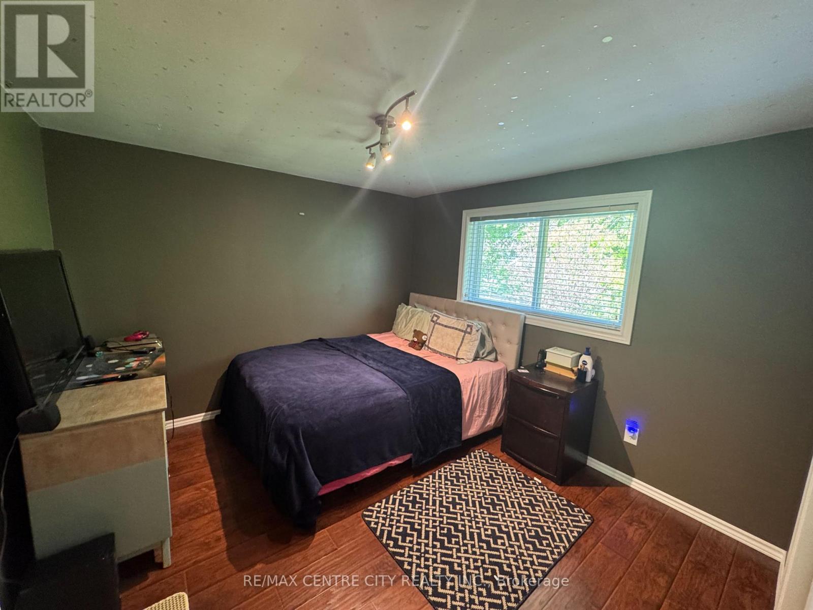 Photo 23 of 43 for 1462 Glengarry Avenue