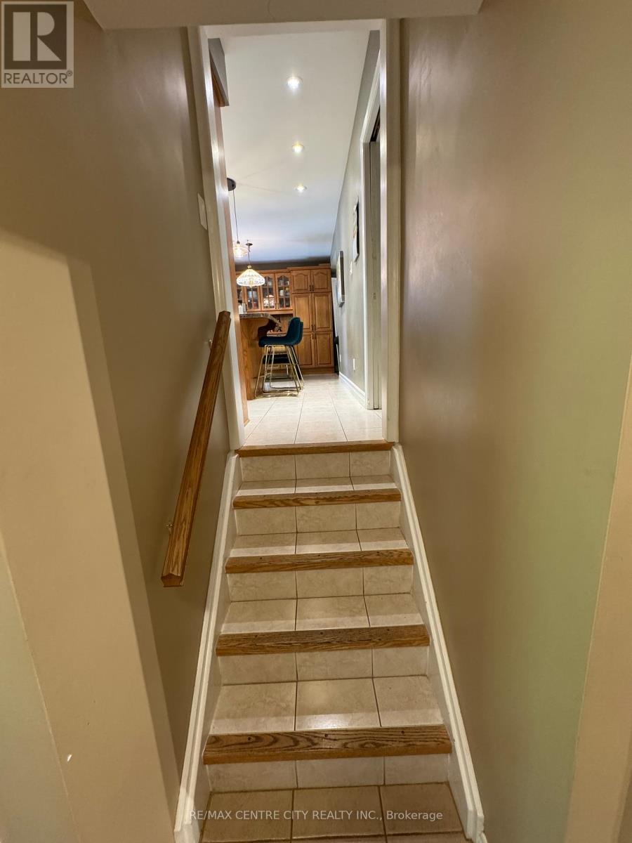 Photo 36 of 43 for 1462 Glengarry Avenue