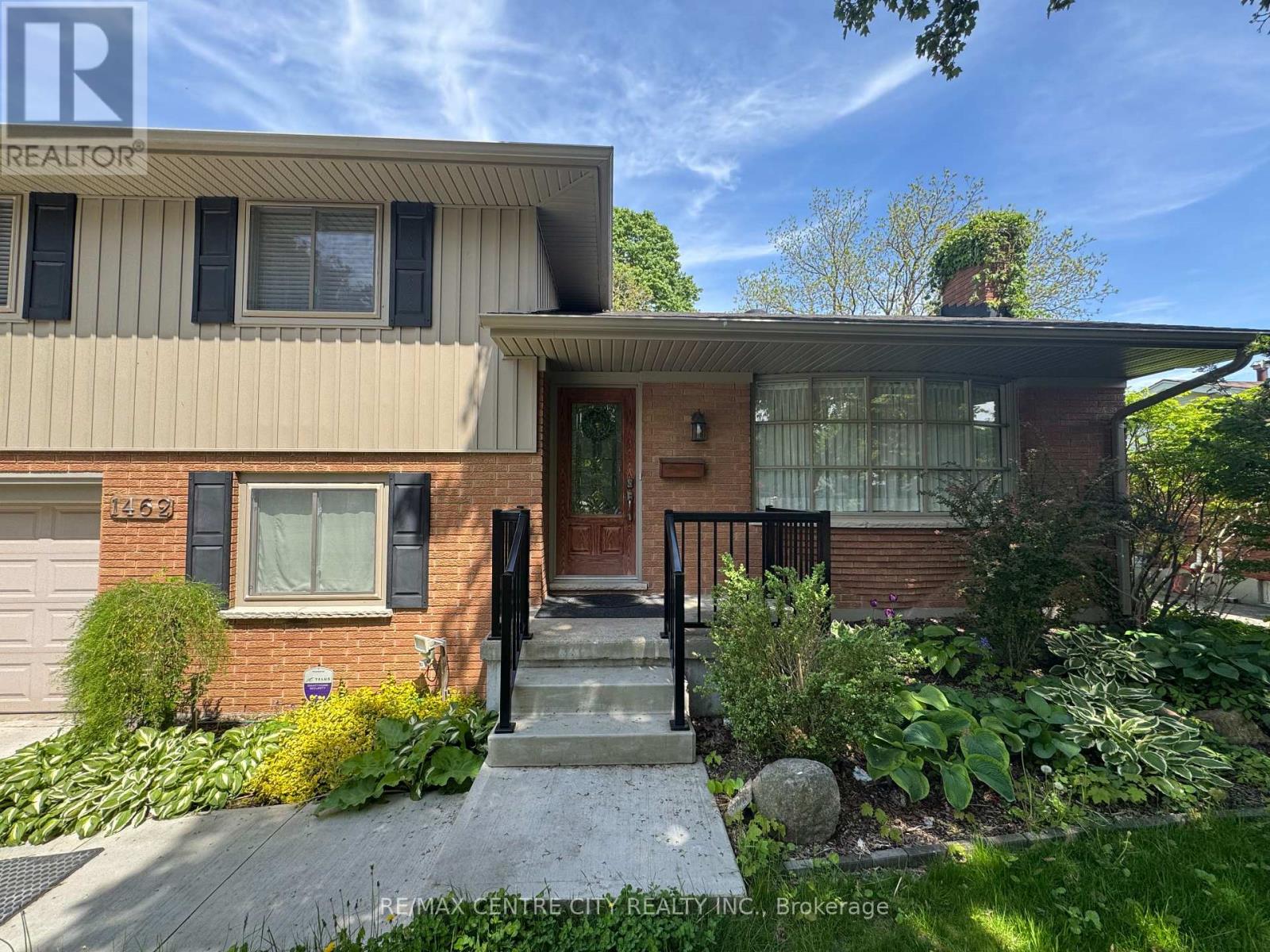 Photo 4 of 43 for 1462 Glengarry Avenue