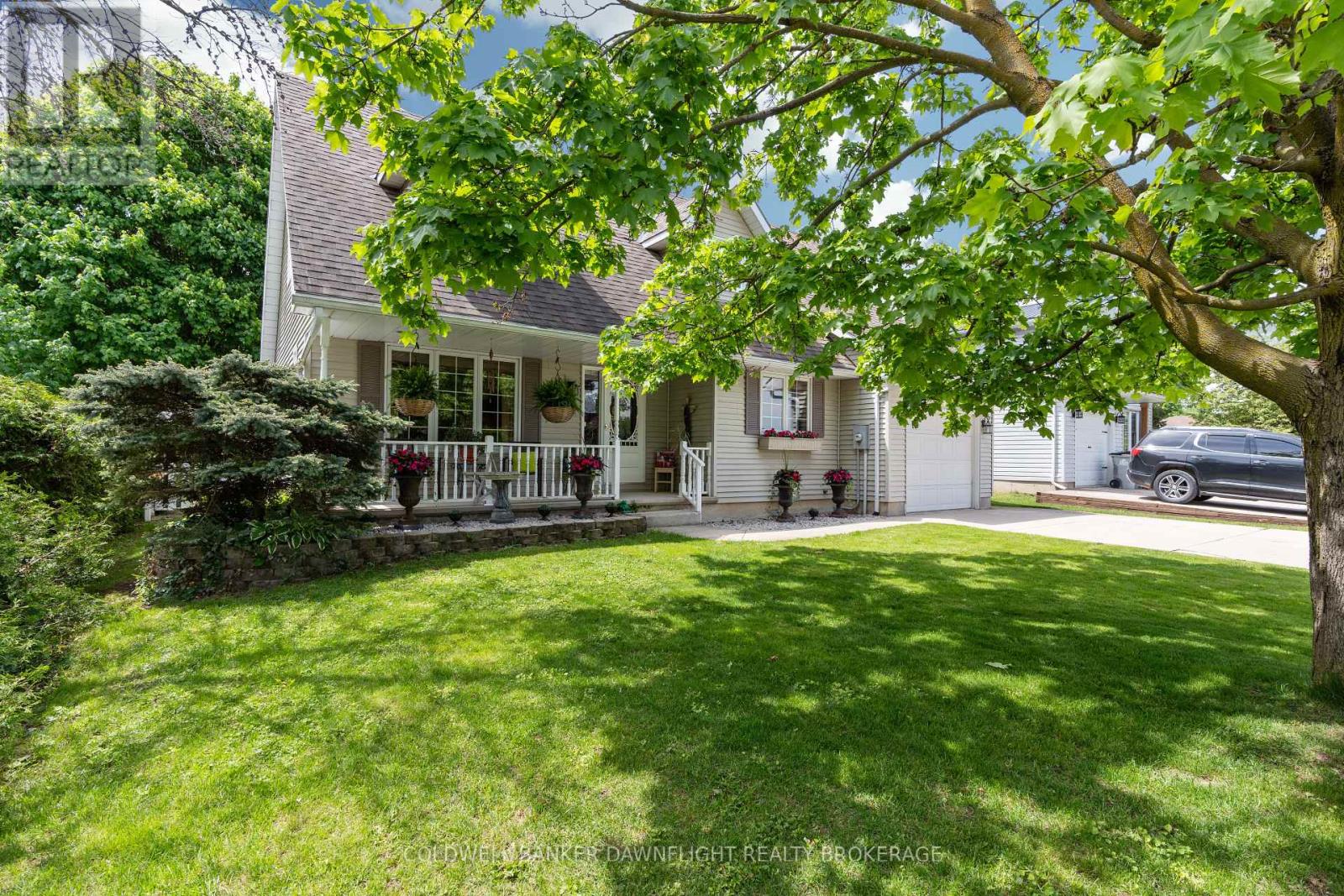 215 Prince Albert Street, South Huron, Ontario  N0M 1K0 - Photo 2 - X12162276