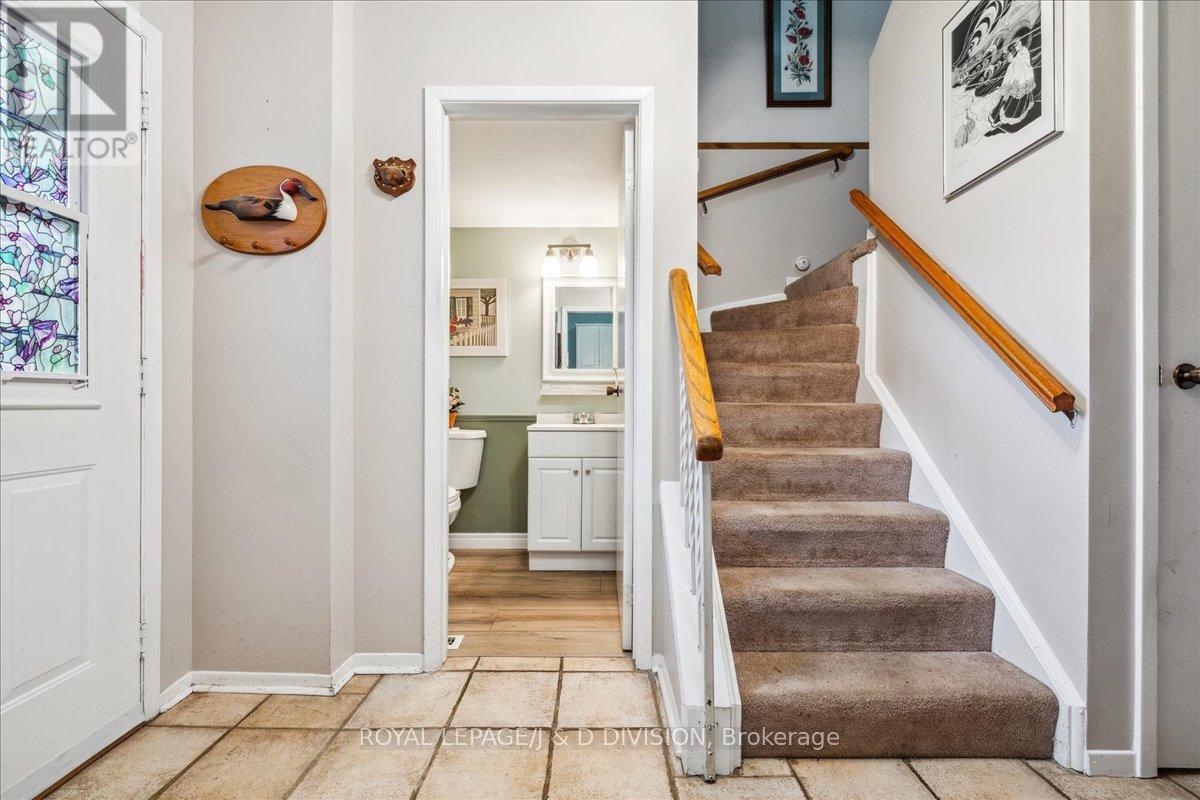595 Holly Avenue, Milton (Tm Timberlea), Ontario  L9T 4L9 - Photo 3 - W12161538
