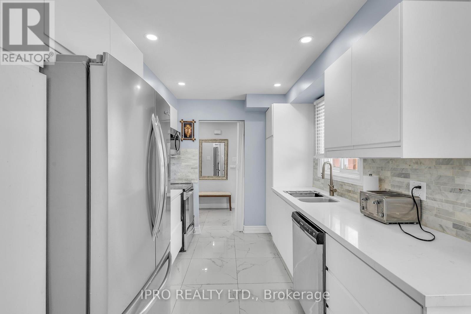 5014 Rundle Court, Mississauga, Ontario  L5M 4A3 - Photo 18 - W12161647
