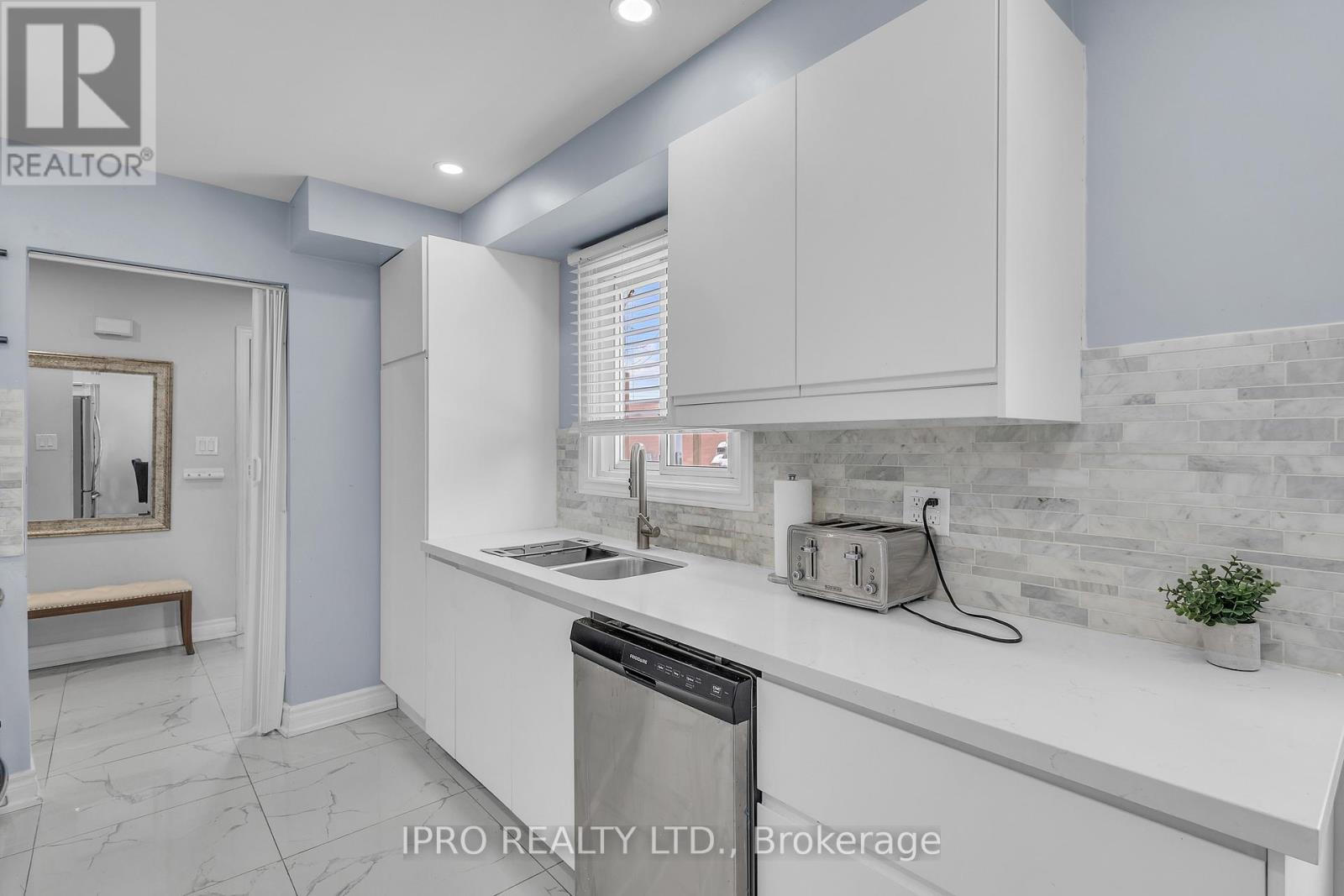 5014 Rundle Court, Mississauga, Ontario  L5M 4A3 - Photo 22 - W12161647