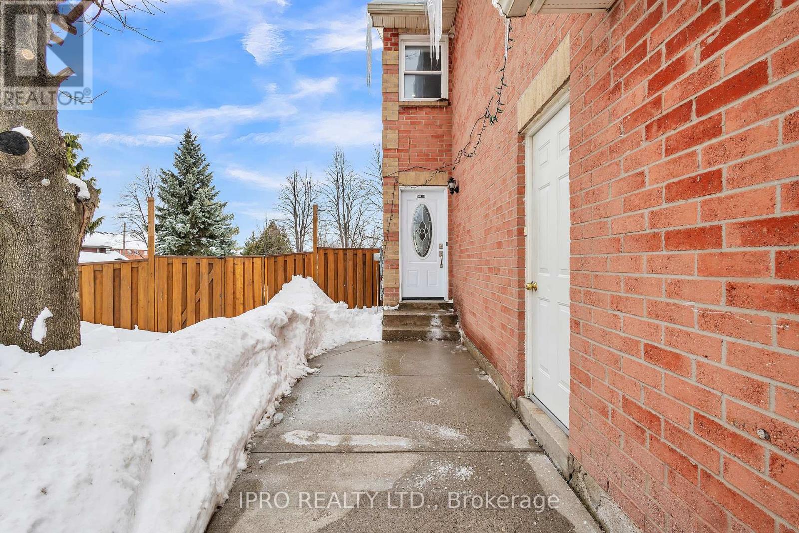 5014 Rundle Court, Mississauga, Ontario  L5M 4A3 - Photo 7 - W12161647