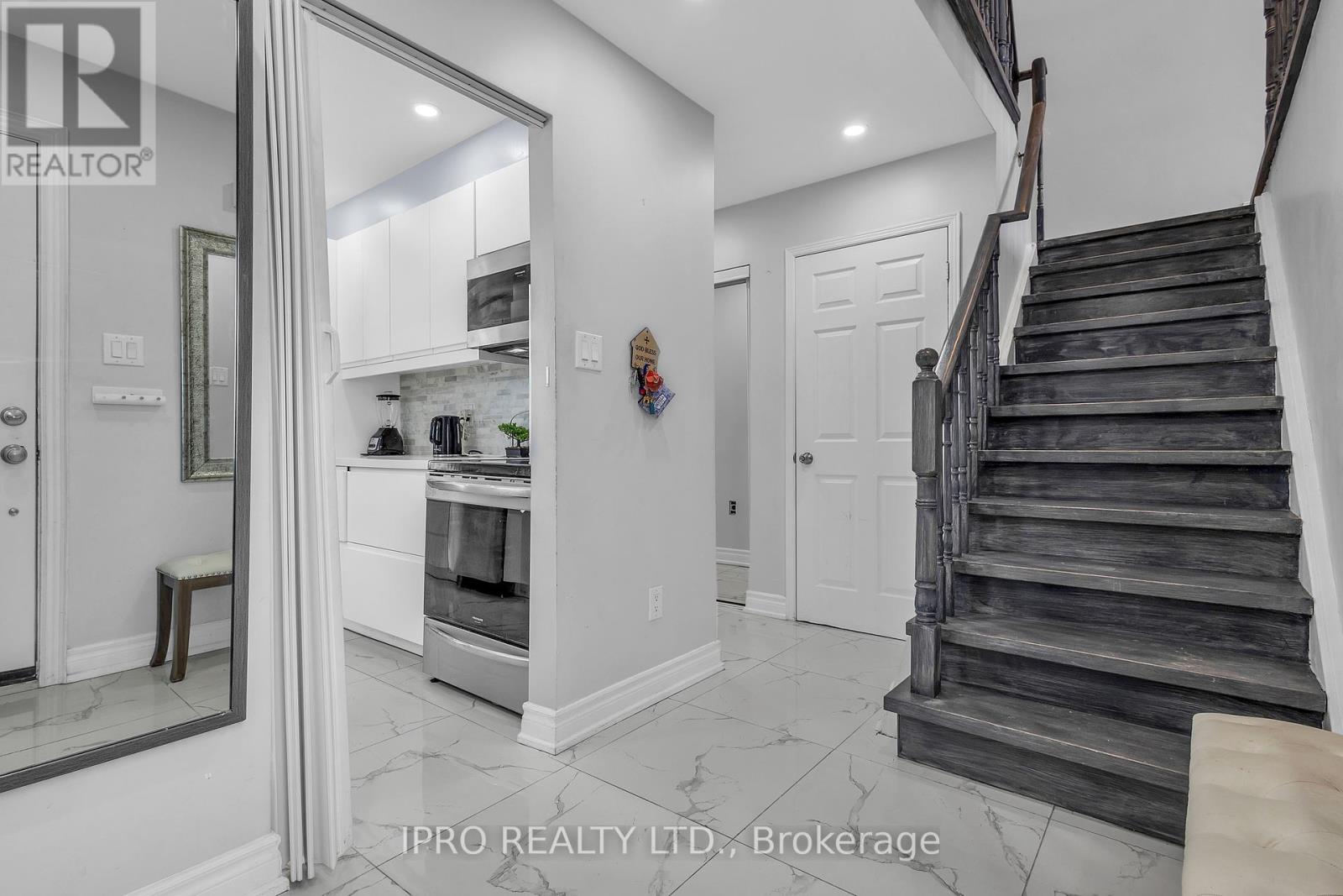 5014 Rundle Court, Mississauga, Ontario  L5M 4A3 - Photo 9 - W12161647