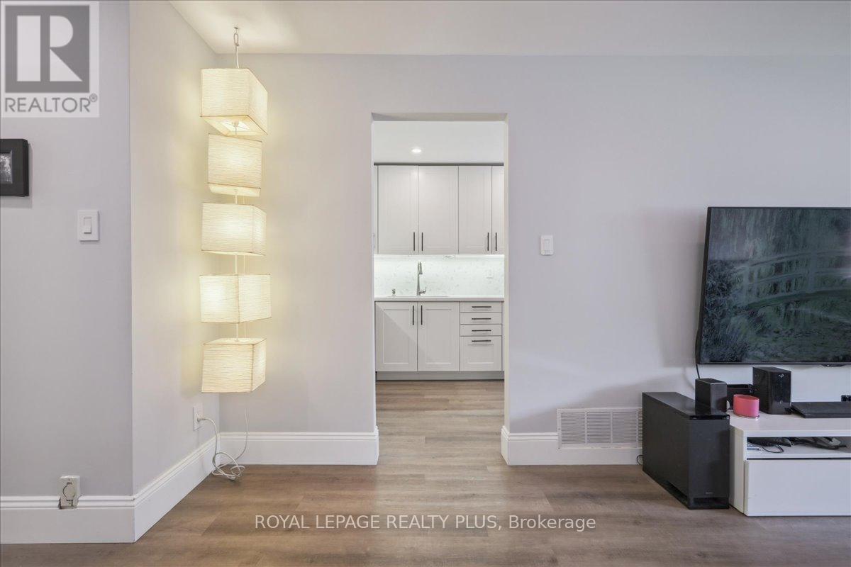284 Rimmington Drive, Oakville, Ontario  L6H 3N5 - Photo 14 - W12161651
