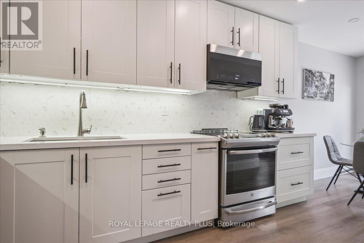 284 Rimmington Drive, Oakville, Ontario  L6H 3N5 - Photo 16 - W12161651