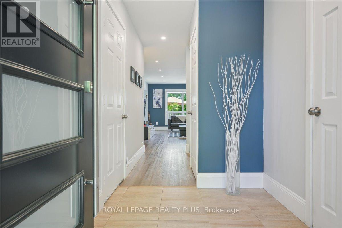 284 Rimmington Drive, Oakville, Ontario  L6H 3N5 - Photo 6 - W12161651