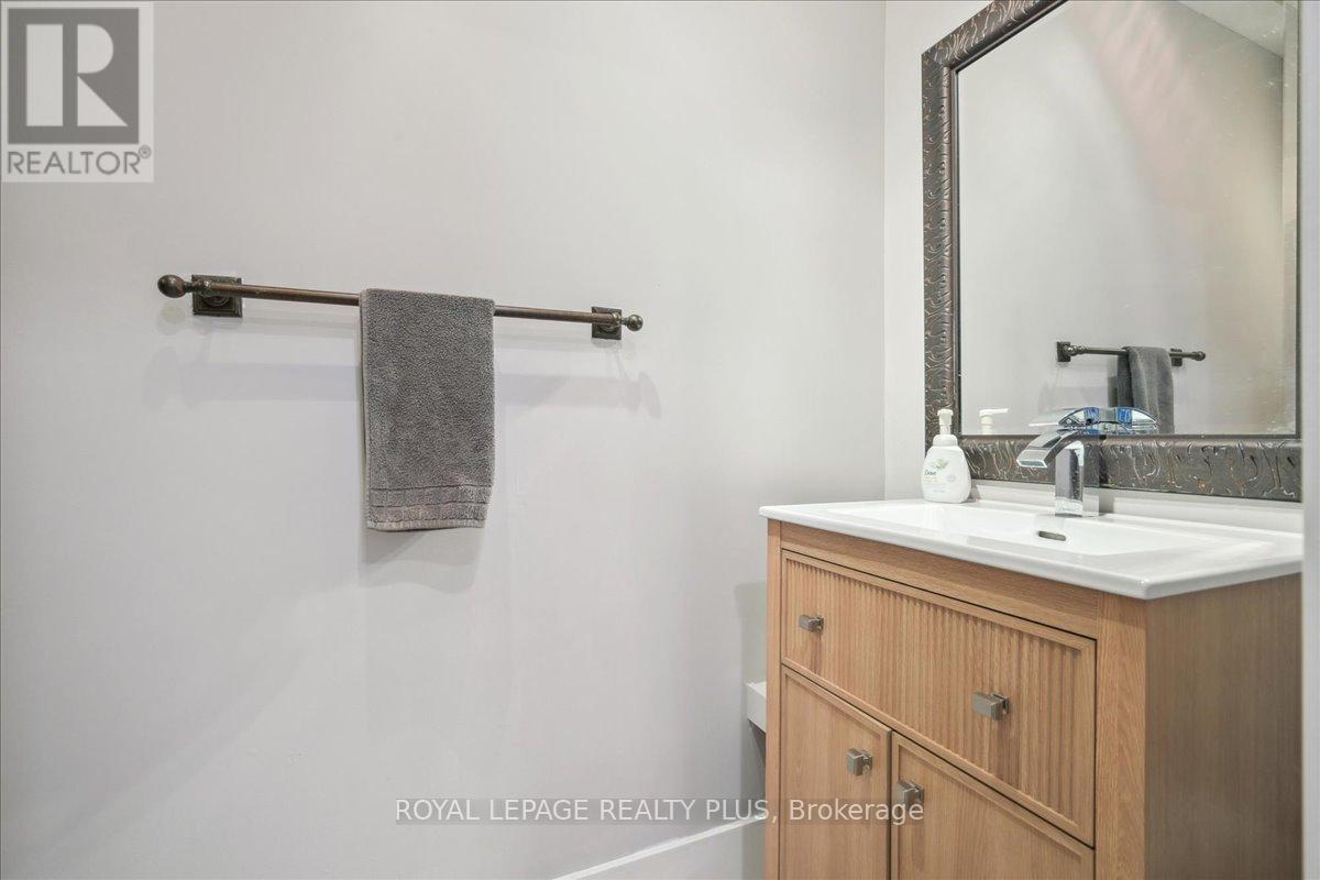 284 Rimmington Drive, Oakville, Ontario  L6H 3N5 - Photo 8 - W12161651